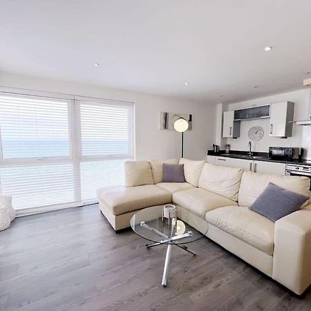 Stylish Seaview One-Bedroom Apt Суонзи Екстериор снимка