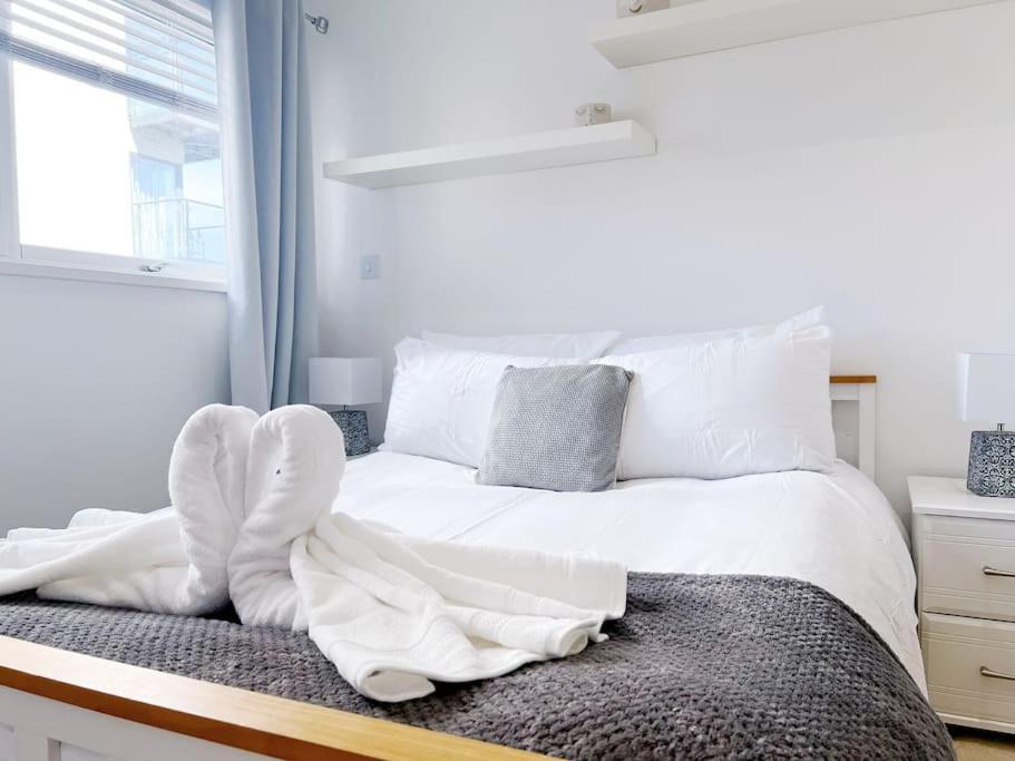 Stylish Seaview One-Bedroom Apt Суонзи Екстериор снимка